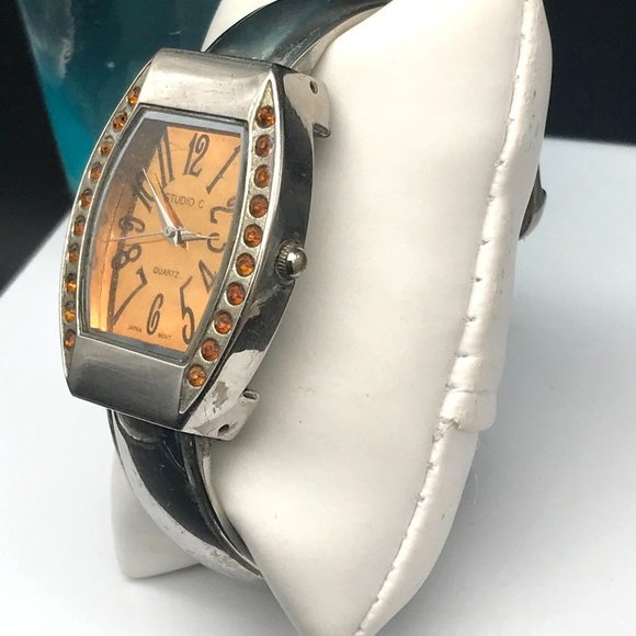 Studio C Silver Toned Cuff Bracelet Women's Watch Analog Quartz A404-23 New Batt - Picture 3 of 7